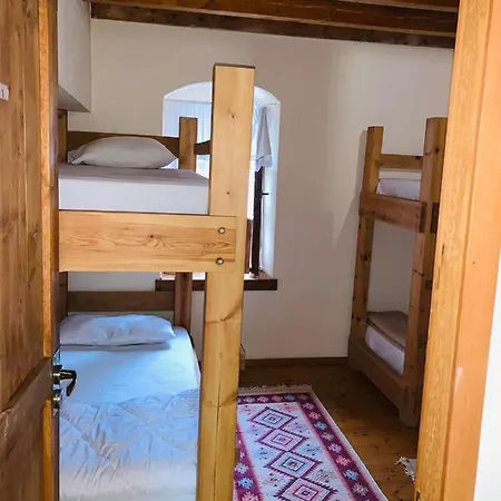 Ostello And Val-mar Gjirokastër