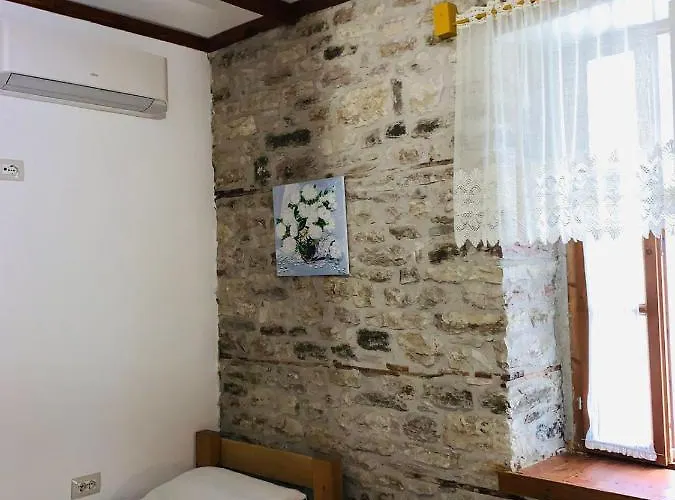 אכסניה And Val-mar *