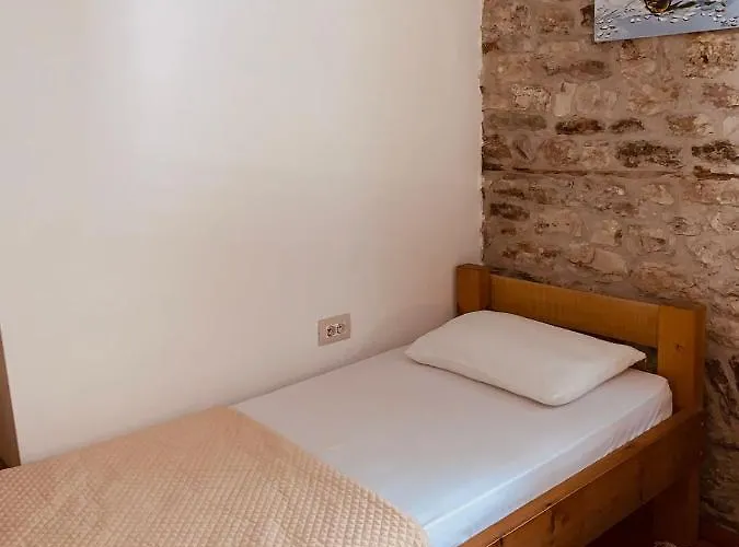 אכסניה And Val-mar