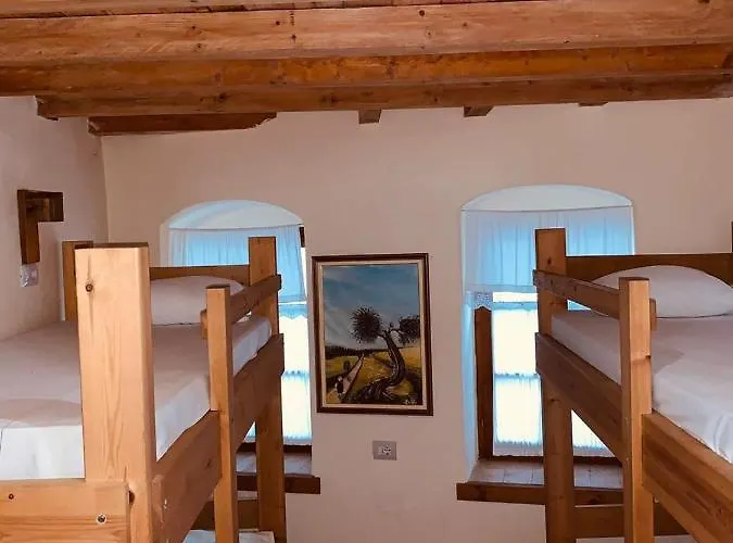 And Val-mar אכסניה Gjirokastër