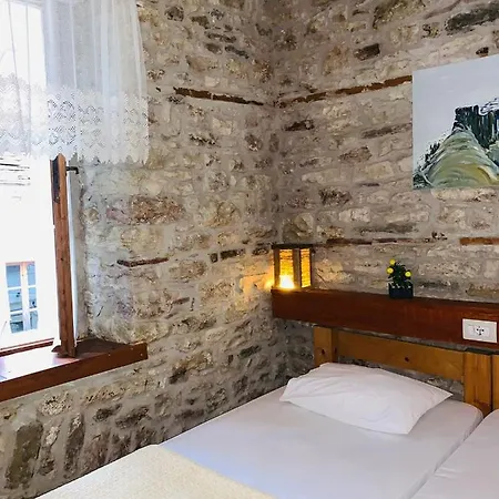 Hostel And Val-mar *