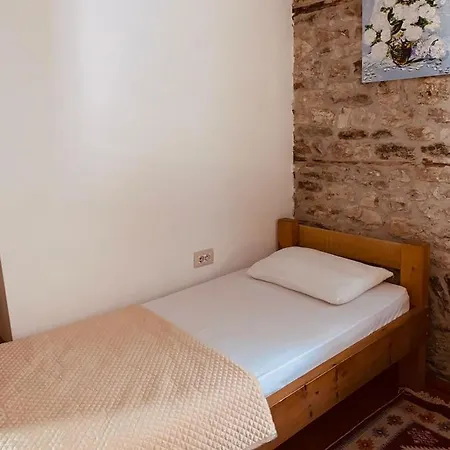 Hostel And Val-mar